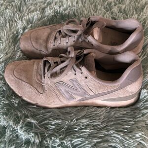 Retro New Balance sneakerss